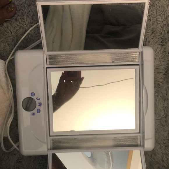 Beauty mirror - Picture 2 of 2